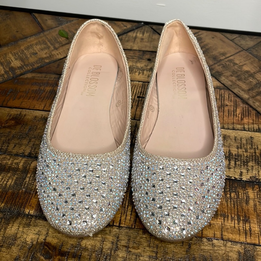Women’s size 5.5 bedazzled flats
